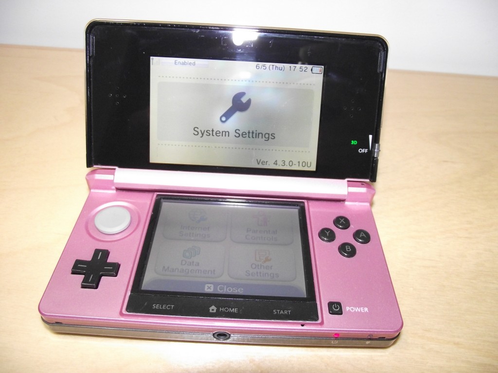 black and pink 3ds 02